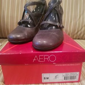 Aerosoles dark gray leather heels, size 8.5.